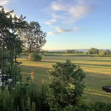 Cotswold Edge Guest Suite With Broadway Hill View Badsey Exterior photo